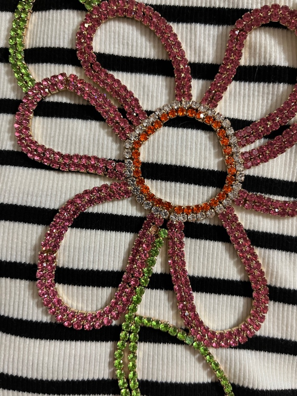 Zara daisy rhinestone necklace - Picture 4 of 7